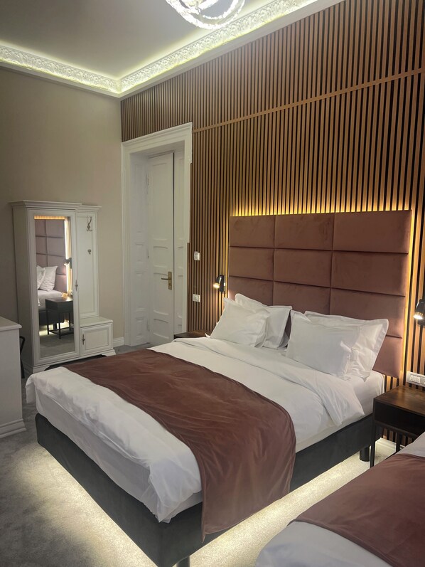 Deluxe Triple Room, City View | In-room safe, blackout drapes, soundproofing, iron/ironing board - Bucharest Downtown Inn (Bucharest)