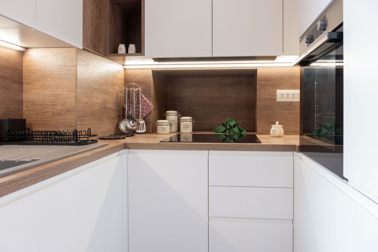 Frigorifero, microonde, forno, piano cottura