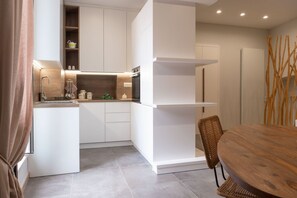 Fridge, microwave, oven, stovetop - Arco Miraglia suite - Apulia Houses & Flats (Ruvo di Puglia)