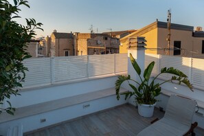 Unclassified image, 3 of 71, button