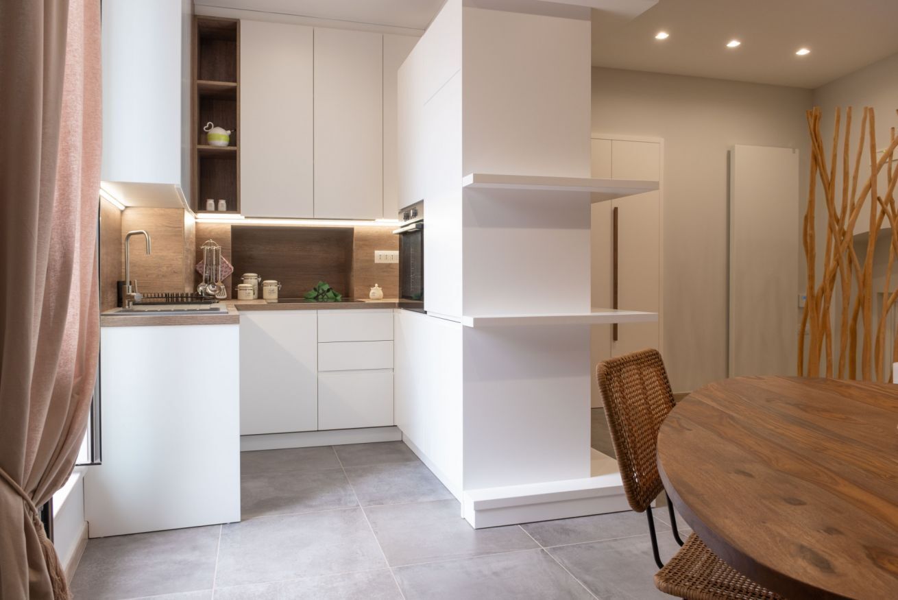 Frigorifero, microonde, forno, piano cottura