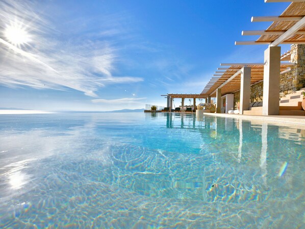 Villa Alabaster by Mykonos Rocks | In-room safe, soundproofing, free cribs/infant beds, free WiFi