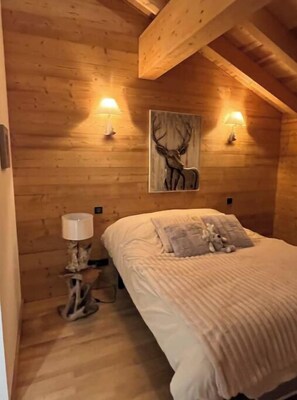 4 habitaciones, tabla de planchar con plancha, wifi y ropa de cama 