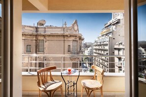 Basic Apartment (Neat Nostalgic) | Outdoor dining