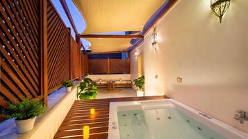 Bañera de hidromasaje interior