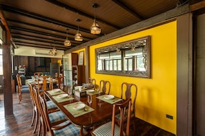 Family dining - Akara House Sukhothai (Si Satchanalai)