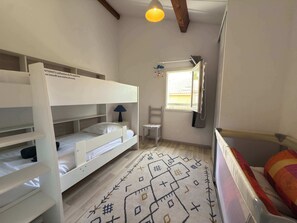 2 chambres, fer et planche à repasser, Wi-Fi, draps fournis