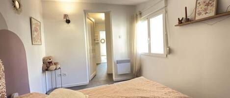 2 chambres, fer et planche Ă repasser, Wi-Fi, draps fournis
