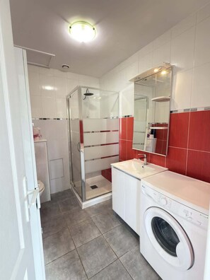 Dutxa, assecador de cabells i tovalloles 