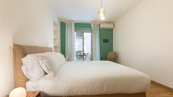 Leilighet | Utsikt mot gårdsplass