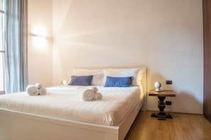 Appartement | Woonruimte | Een 100-cm ledtelevisie met digitale zenders