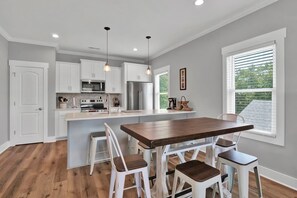 Dining - The Beacon, Steps From The Beach (Carolina Beach)