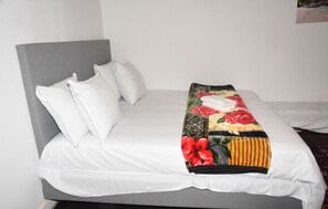 3 chambres, fer et planche à repasser, draps fournis