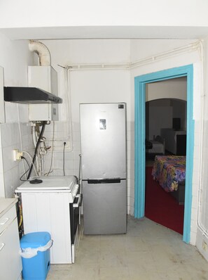 3 bedrooms, iron/ironing board, bed sheets