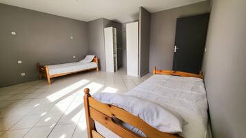 2 habitaciones, cuna de viaje y wifi gratis