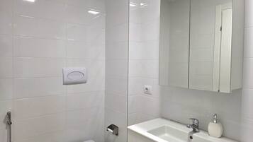 Dutxa, assecador de cabells i tovalloles