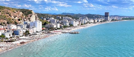 靠近海滩