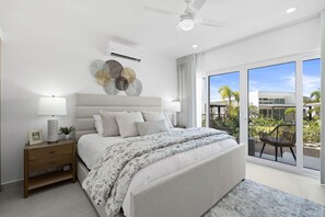 4 bedrooms, desk, iron/ironing board, WiFi