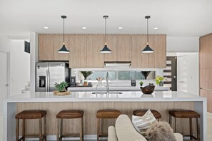 Interior - Brand New Professionally Decorated Luxury 5 Bed Avellanas Home Minutes to Beach (Playa Avellanas)