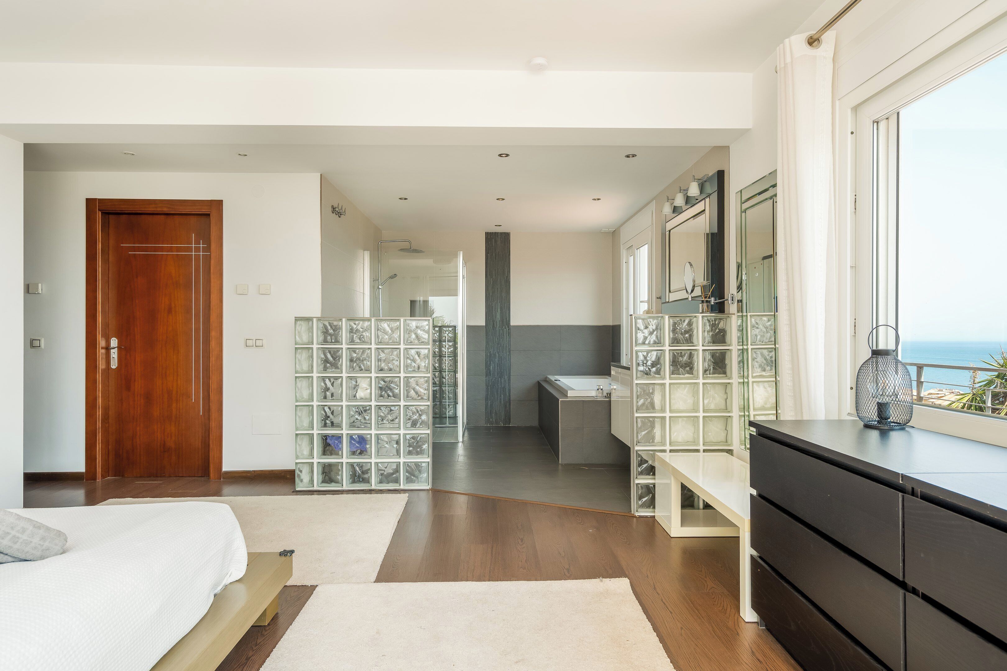 Foto - Spacious 3BR Villa with Private Pool and Sea Views