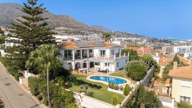 Spacious 3BR Villa with pool and views