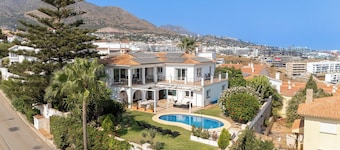 Spacious 3BR Villa with pool and views