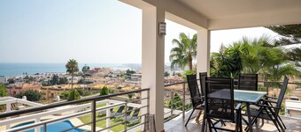 Spacious 3BR Villa with pool and views