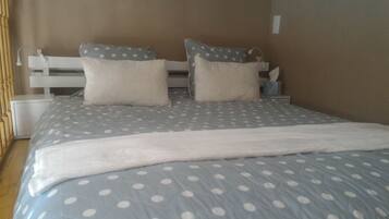 1 chambre, fer et planche Ă repasser, Wi-Fi gratuit, draps fournis