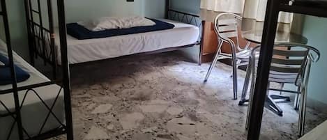 Dormitorio condiviso, balcone, vista città | Wi-Fi gratuito