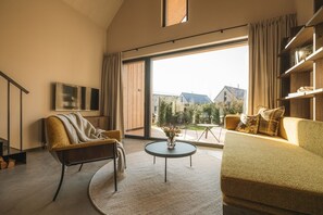 Chalet | Woonkamer | Flatscreentelevisie, vloerwarming, streamingdiensten en een printer