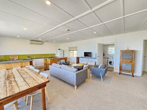 Interior - The Retro - 50 Steps to the beach. (Robe)