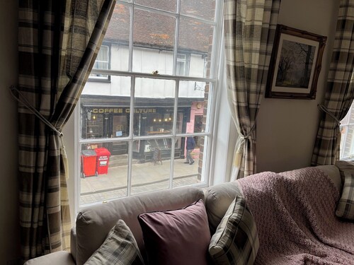 Two bed apartment with city view