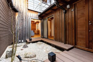 Exterior detail - MOKUSEKI - Nagoya Japanese Vacation House (名古屋市)