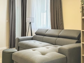 TV - Two-Bedroom Modern Apartment (Plovdiv)
