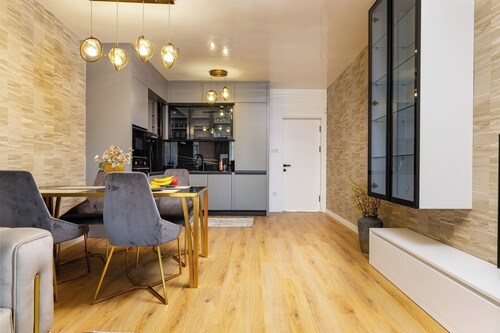2BR Apartment | Free Parking | Central