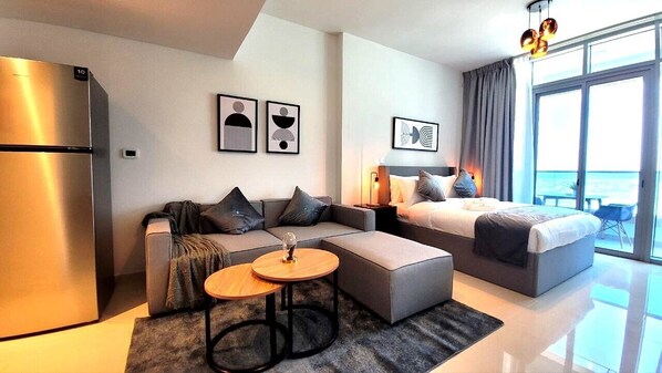 Safe på rommet, strykejern/-brett og wi-fi (inkludert)