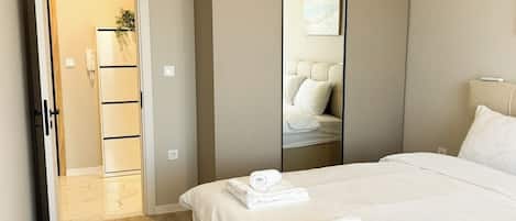 2 Schlafzimmer, Schreibtisch, Bügeleisen/Bügelbrett, WLAN
