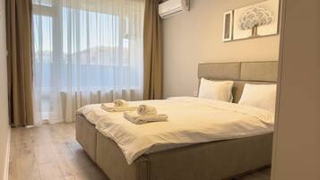 2 soverom, skrivebord, lydisolert og strykejern/-brett