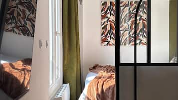 1 bedroom, in-room safe, blackout curtains, soundproofing