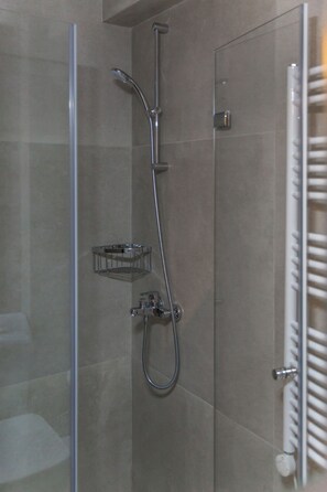 Shower, hair dryer, towels, soap - Cubes Living Goudi - 201 (Athina)