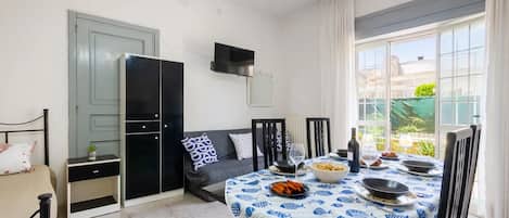 Appartement, patio | Cuisine privée | Réfrigérateur, un four, surface de cuisson, cafétiÚre à espresso