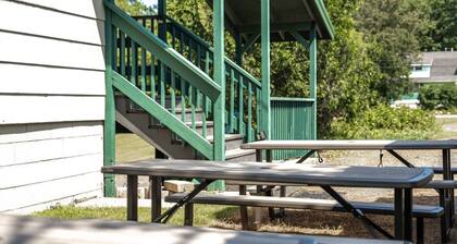 LumberJill Lodge #13 | Double Queen Room