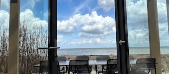 Unique, totally new Beach villa for 8 p. directly at the IJsselmeer, Enkhuizen