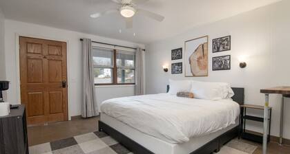 Lumber Jill Lodge #18 – Cozy King Room