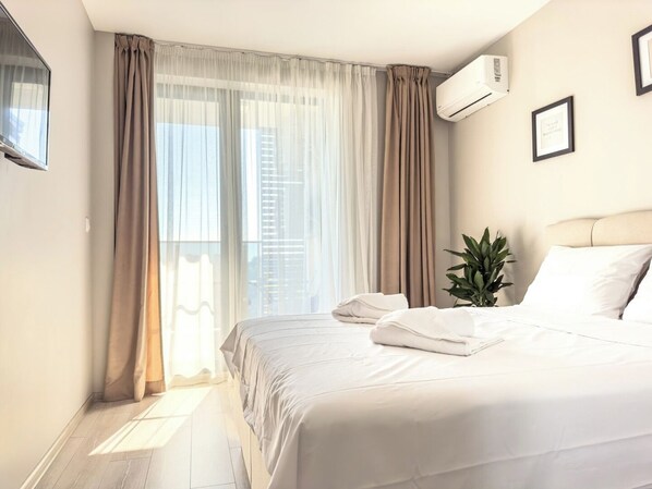 1 bedroom, desk, iron/ironing board, WiFi