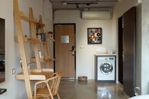 Deluxe Double Room, City View | Soundproofing, free WiFi - Tomato TTT Inn (Taipei)