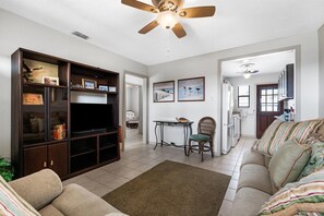 TV - Cozy Beachside Villa Getaway! (Ormond Beach)