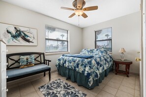 2 bedrooms, WiFi, bed sheets - Cozy Beachside Villa Getaway! (Ormond Beach)