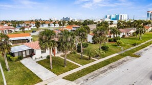 Property grounds - Cozy Beachside Villa Getaway! (Ormond Beach)