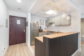 Fridge, microwave, stovetop, toaster